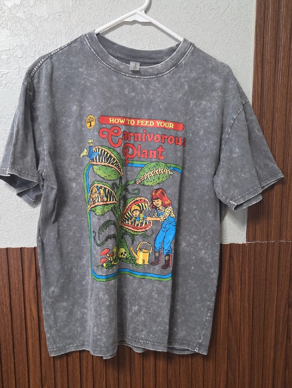 Gray Graphic 'Carnivorous Plant' Short Sleeve Tee - Vintage Style